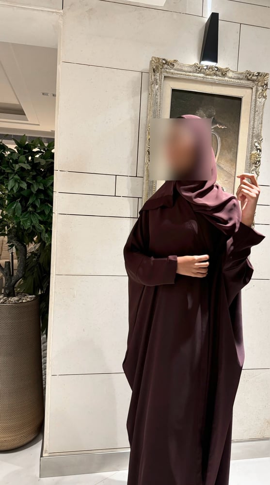 Burgundy half bisht
