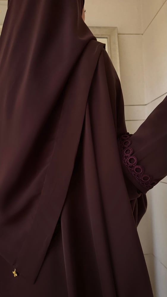 ‏Burgundy Half Bisht With Tricot Burgundy Trim