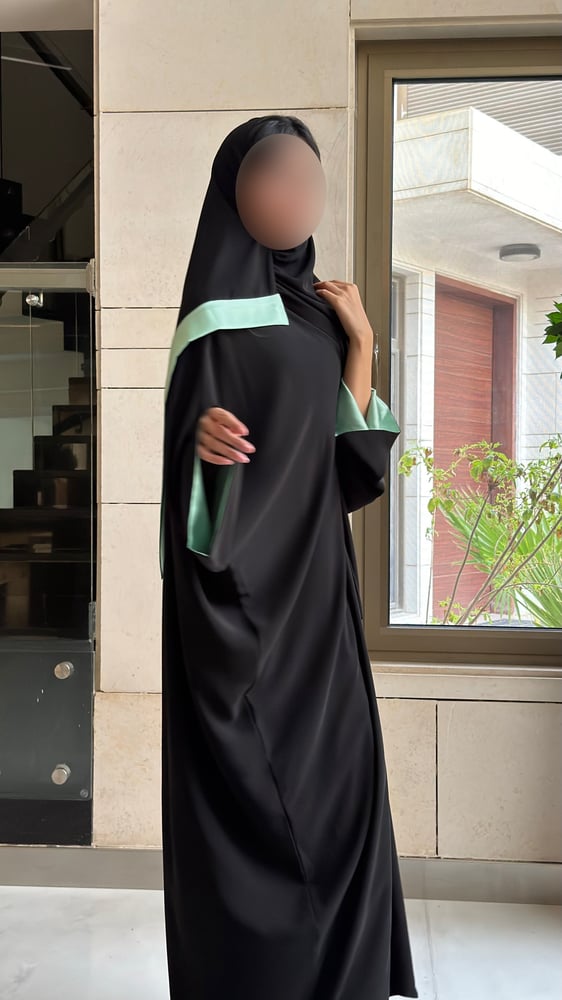 Half Bisht with Wide Sleeve Lined in Mint