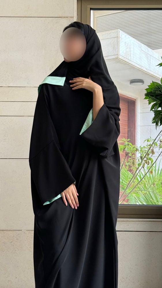 Half Bisht with Wide Sleeve Lined in Mint
