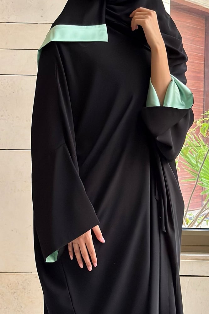 Half Bisht with Wide Sleeve Lined in Mint