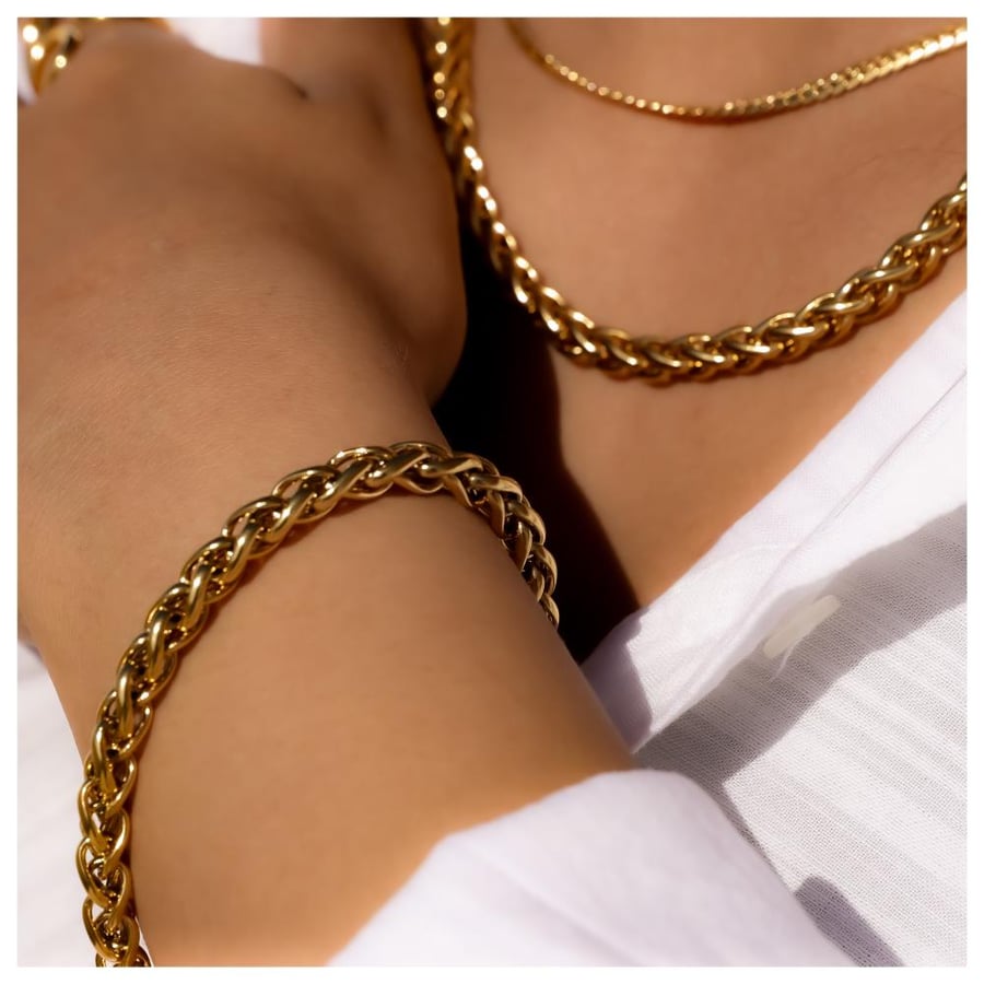 Bella chain necklace