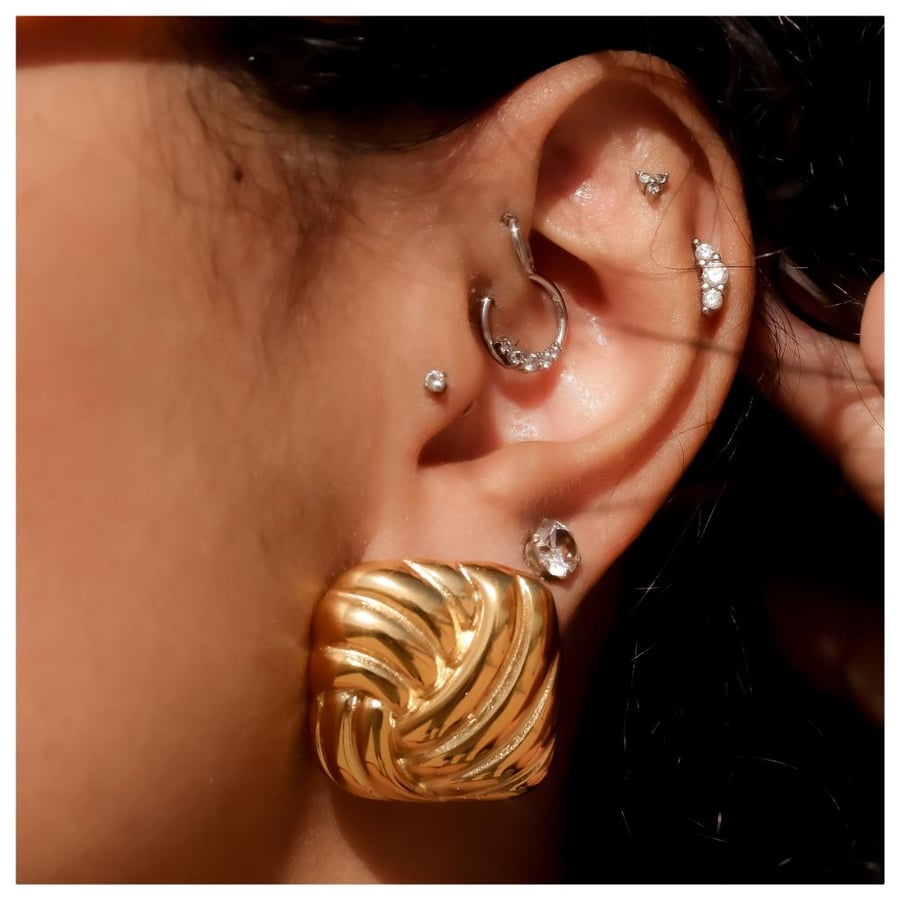 Weavy square earrings