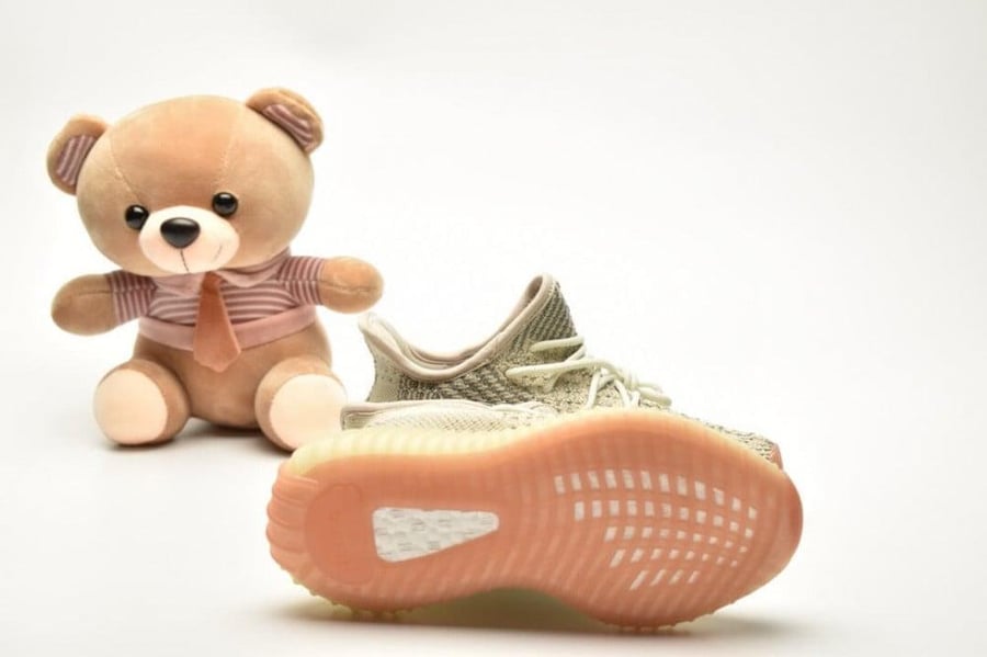 Yeezy Boost 350 V2 'Citrin' Kids اطفال عاكس