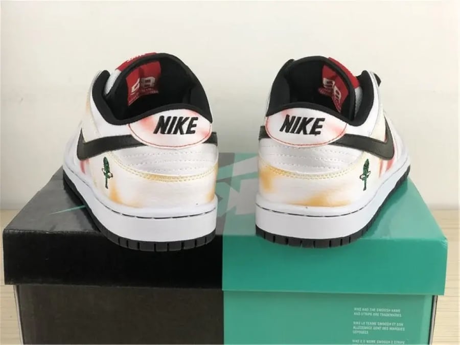 SB DUNK LOW "Tie-Dye Rayguns 2019 - White"