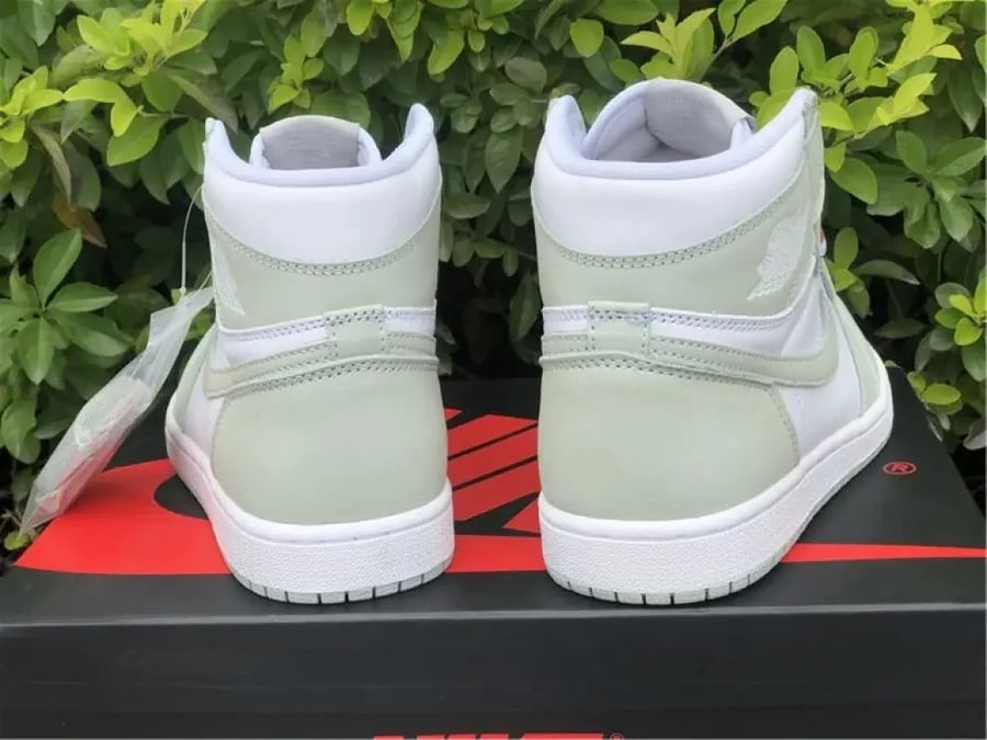 Air Jordan 1 Retro High 'Seafoam'
