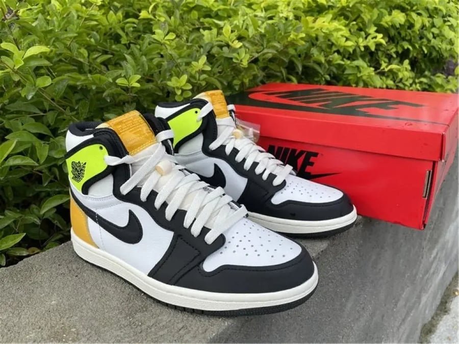 Air Jordan 1 Retro High White Black Volt University Gold