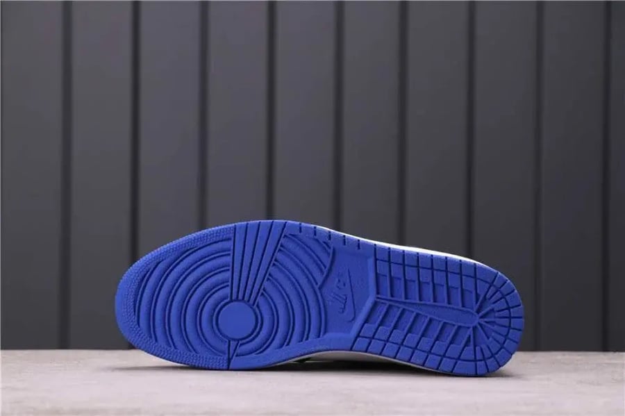 Air Jordan 1 Retro High OG "Royal Toe"