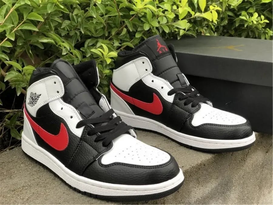 Air Jordan 1 Mid Chile Red