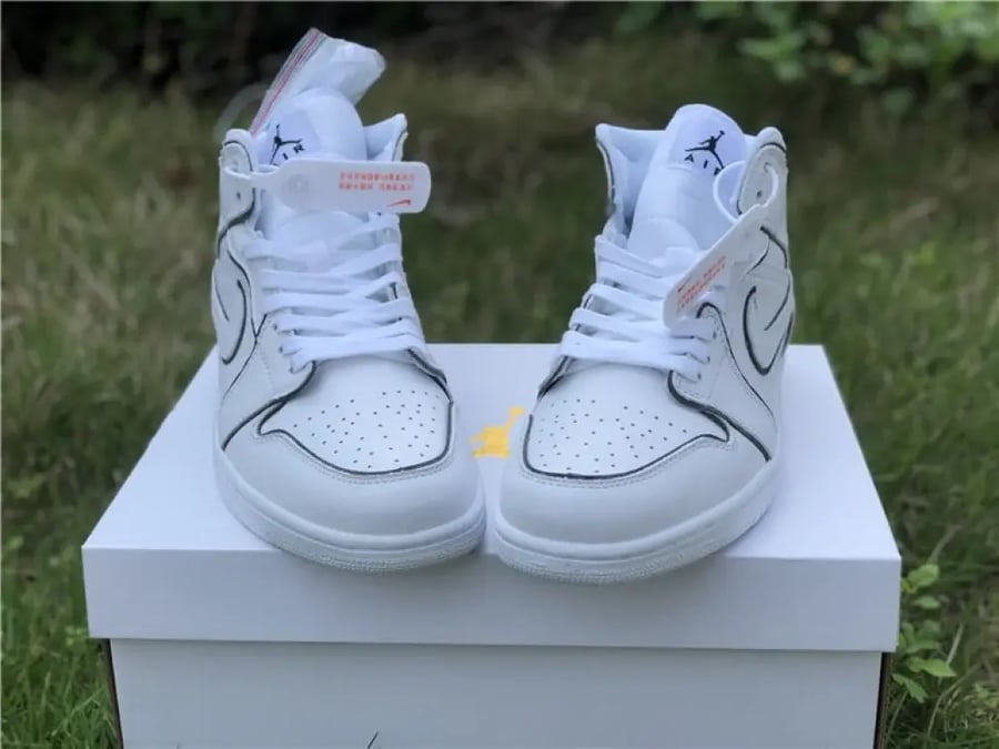 AIR JORDAN 1 MID "Iridescent Outline"