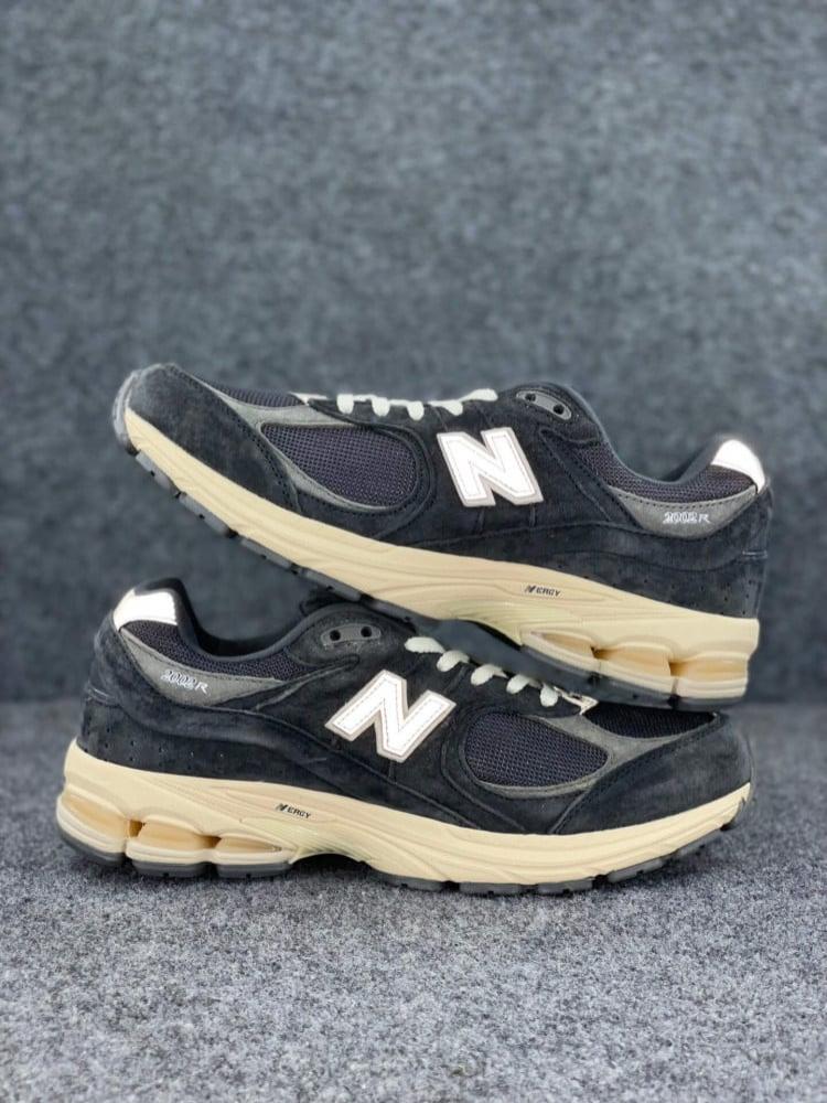 New Balance 2002R 'gray dark'