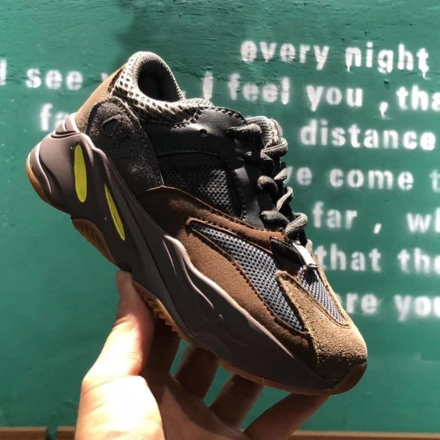 Yeezy Boost 700 'Mauve' Kids اطفال