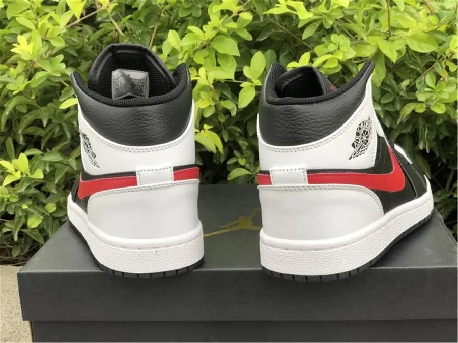 Air Jordan 1 Mid Chile Red