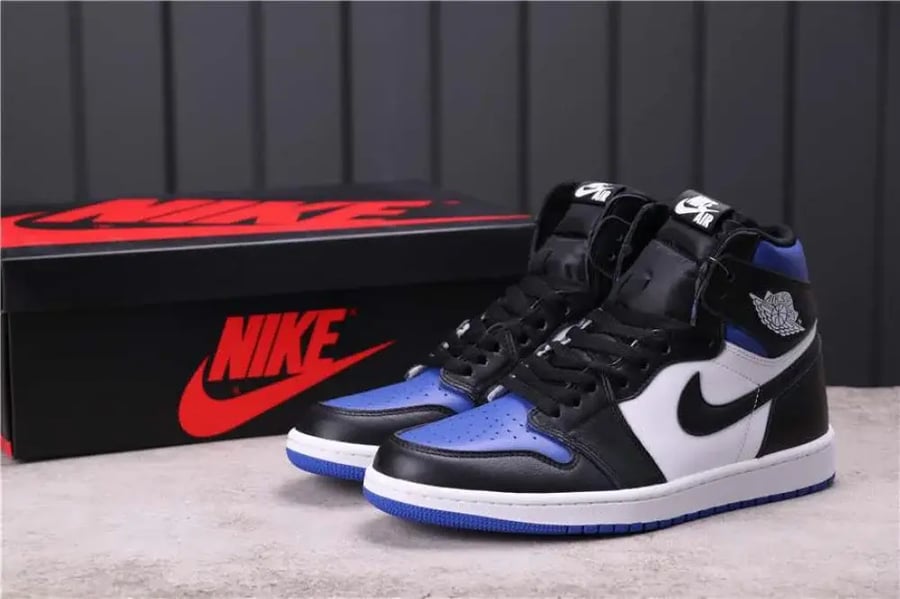 Air Jordan 1 Retro High OG "Royal Toe"