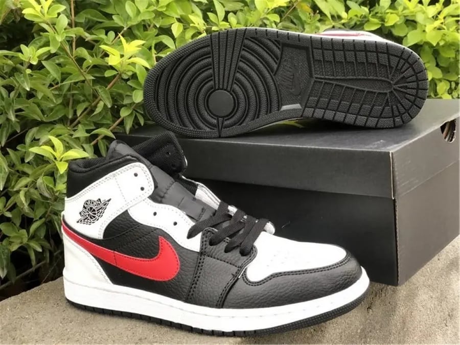 Air Jordan 1 Mid Chile Red