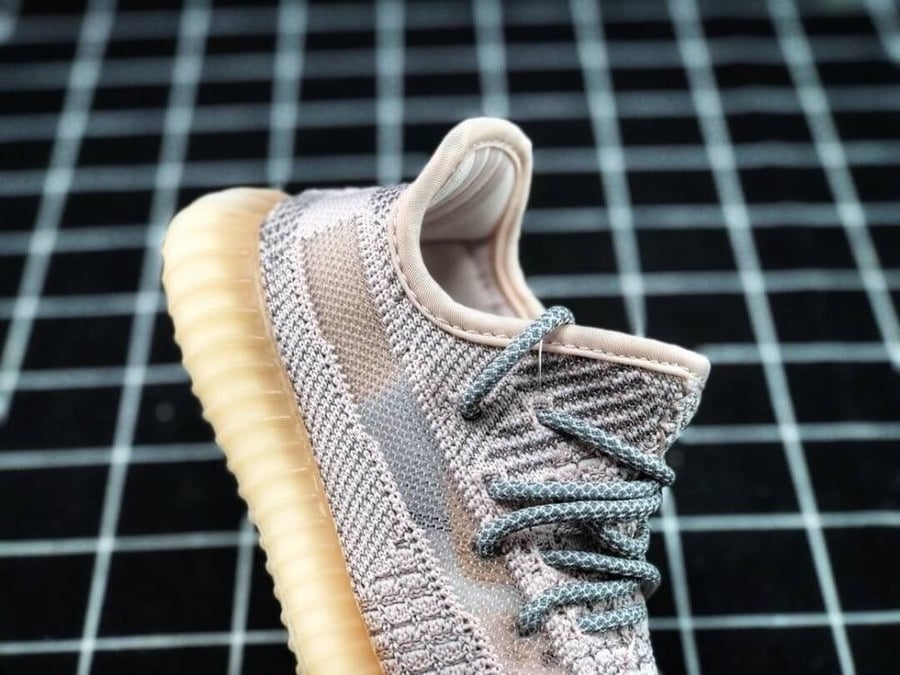 Yeezy Boost 350 V2 'Synth' Kids اطفال