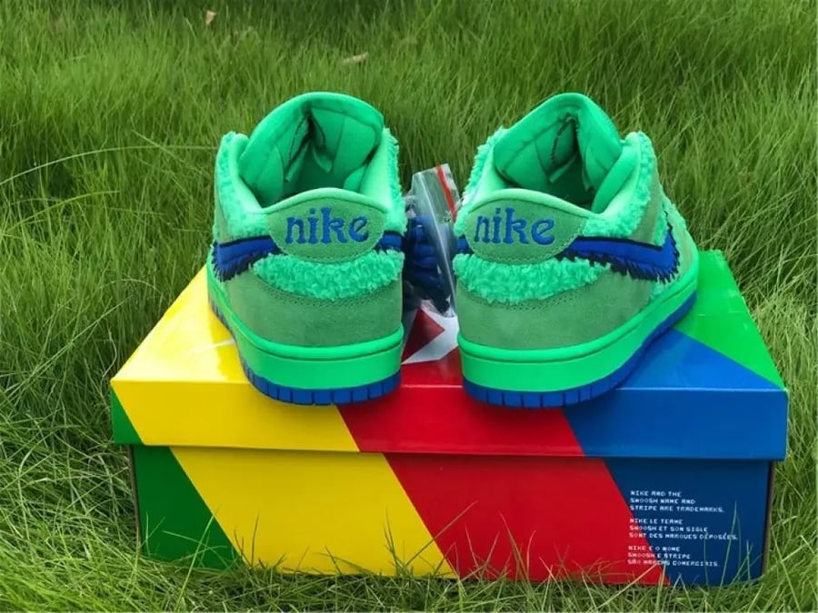 SB DUNK LOW "Grateful Dead - Green Bear"