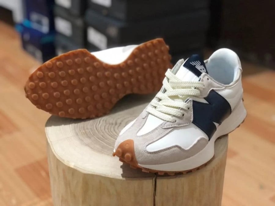 New Balance 327 – رمادي وكحلي
