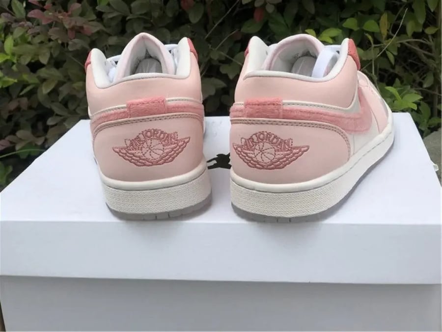 Air Jordan 1 low the mighty swooshers pink