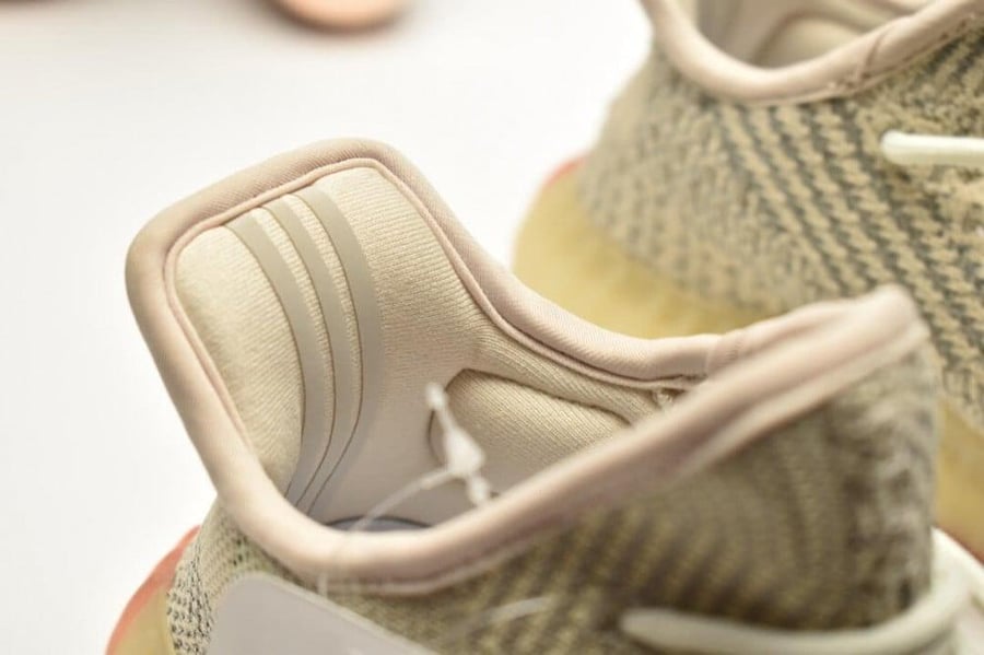 Yeezy Boost 350 V2 'Citrin' Kids اطفال عاكس