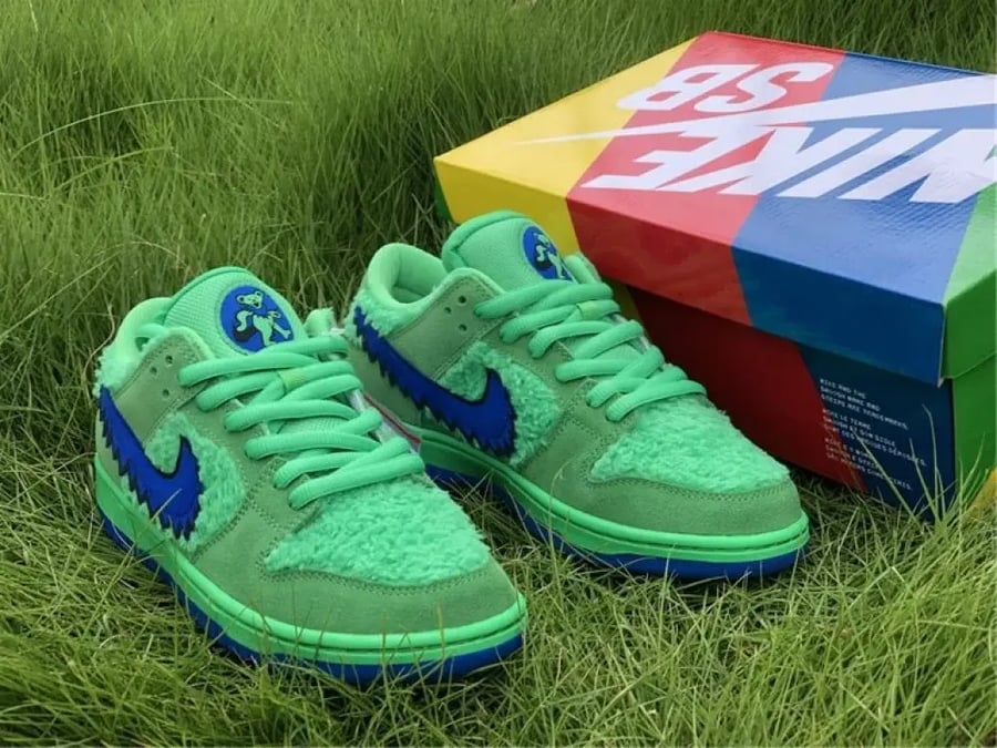 SB DUNK LOW "Grateful Dead - Green Bear"
