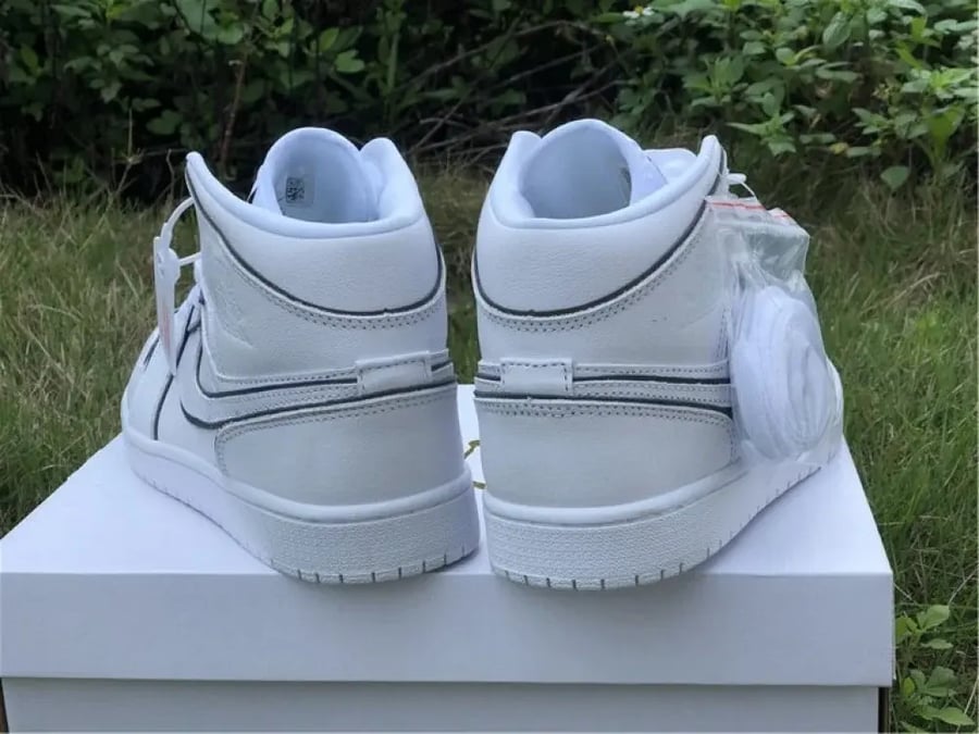 AIR JORDAN 1 MID "Iridescent Outline"