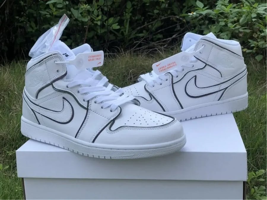 AIR JORDAN 1 MID "Iridescent Outline"