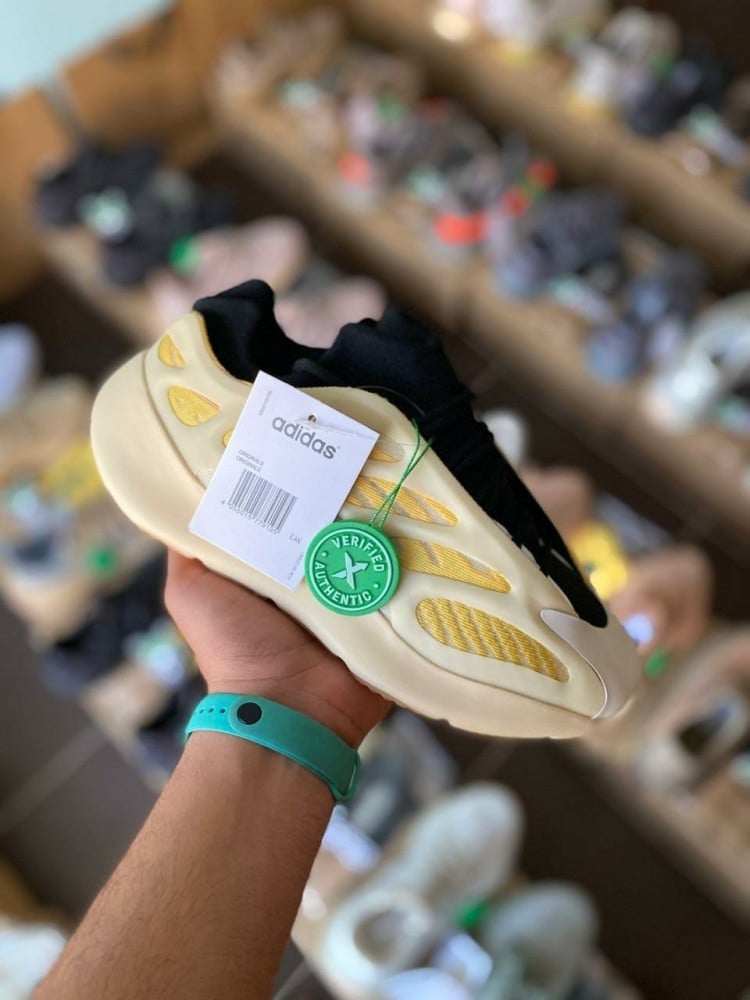 adidas yeezy 700