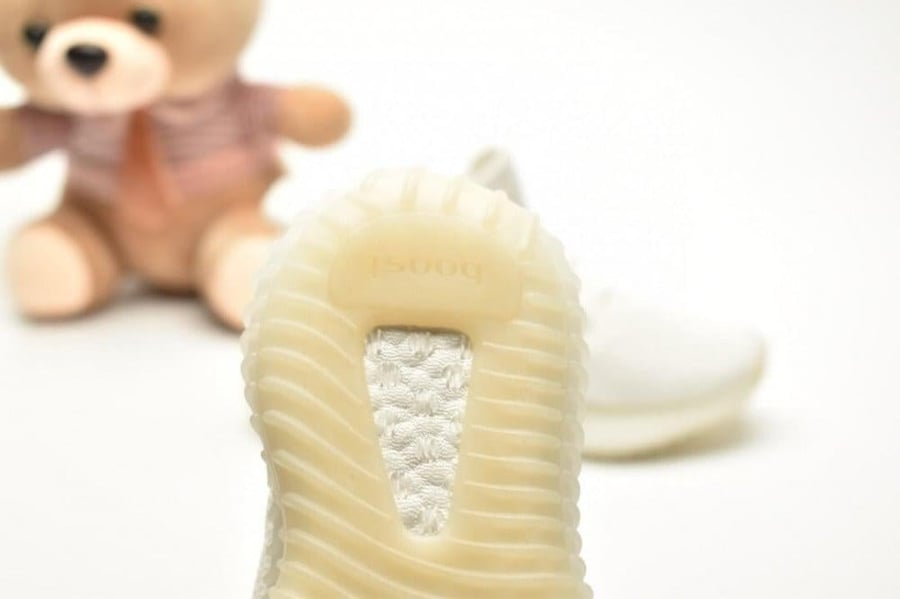 Yeezy Boost 350 V2 'Triple White Kids اطفال
