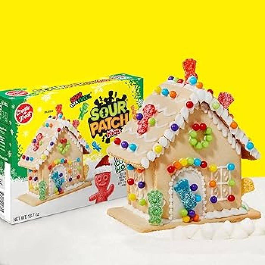 Gingerbread house sour patch (Make your house with cookies and its special decoration)