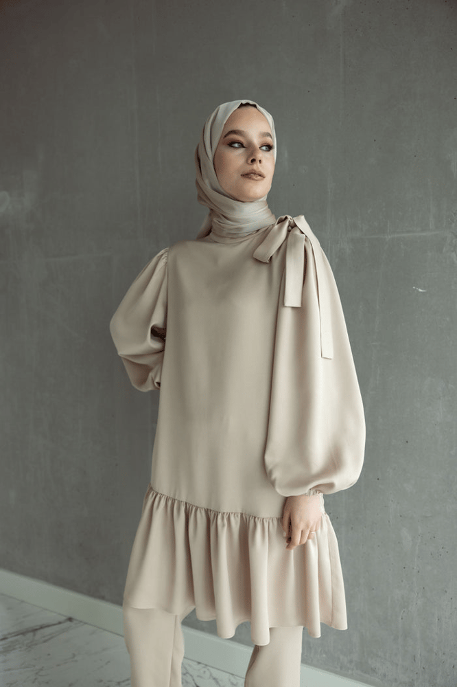 طقم نسائي قطعتين (سترة وبنطال) – Al-tatari – بيج فاتح – ساتان  – 36-38-40-42 - صنع في تركيا