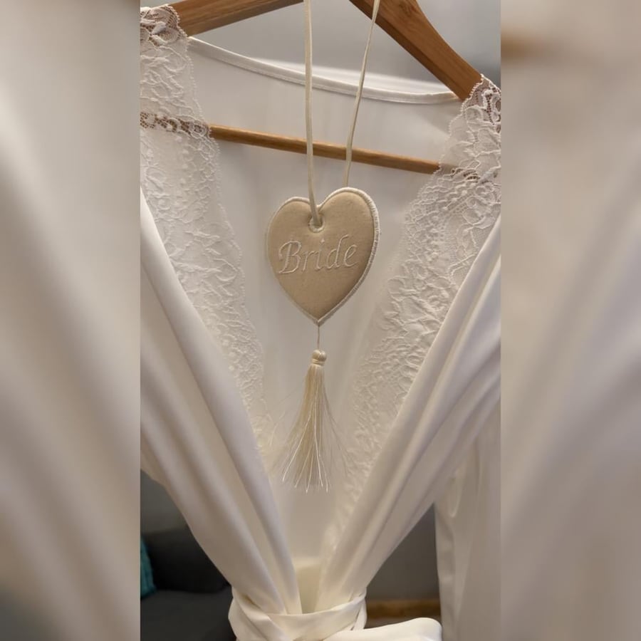 تعليقة العروس المطرّزة | Bridal Charm