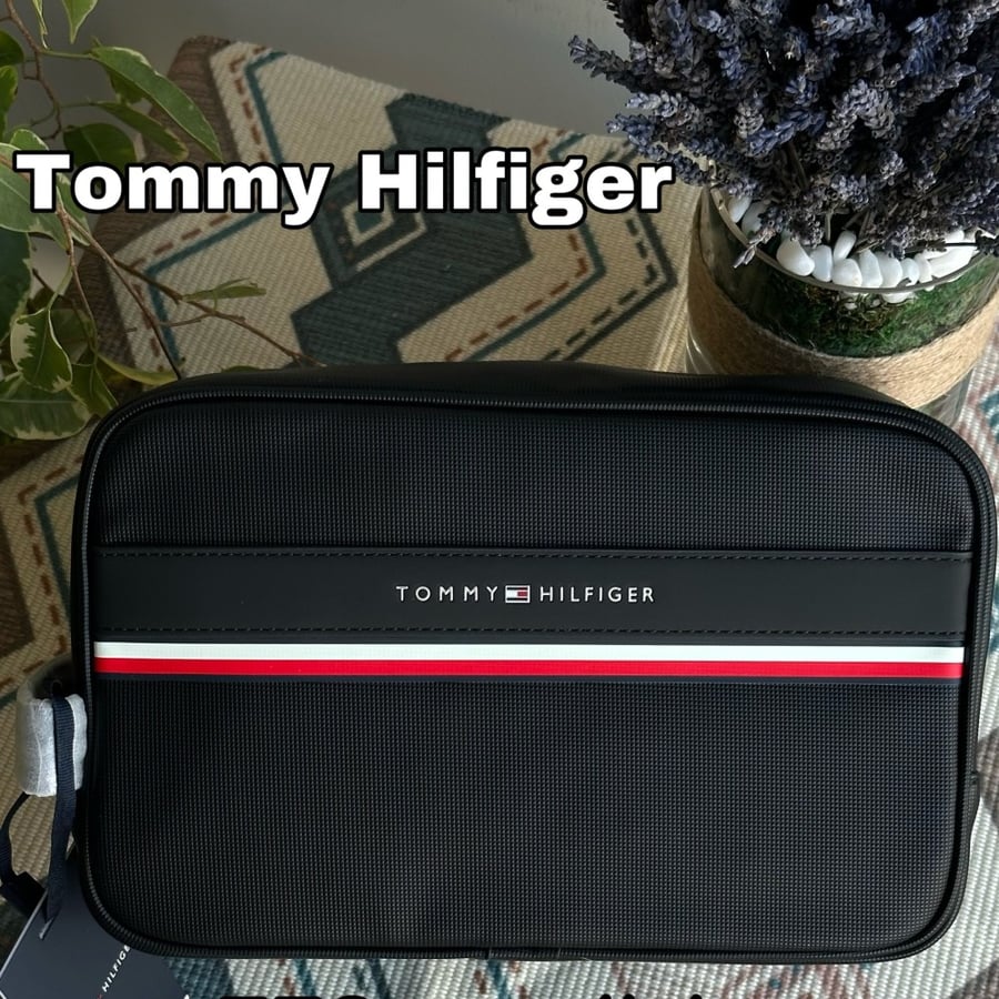 Tommy Hilfiger || استند ورد احمر