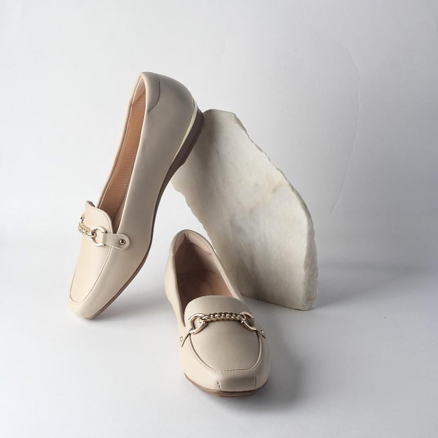 Women's shoes in beige color