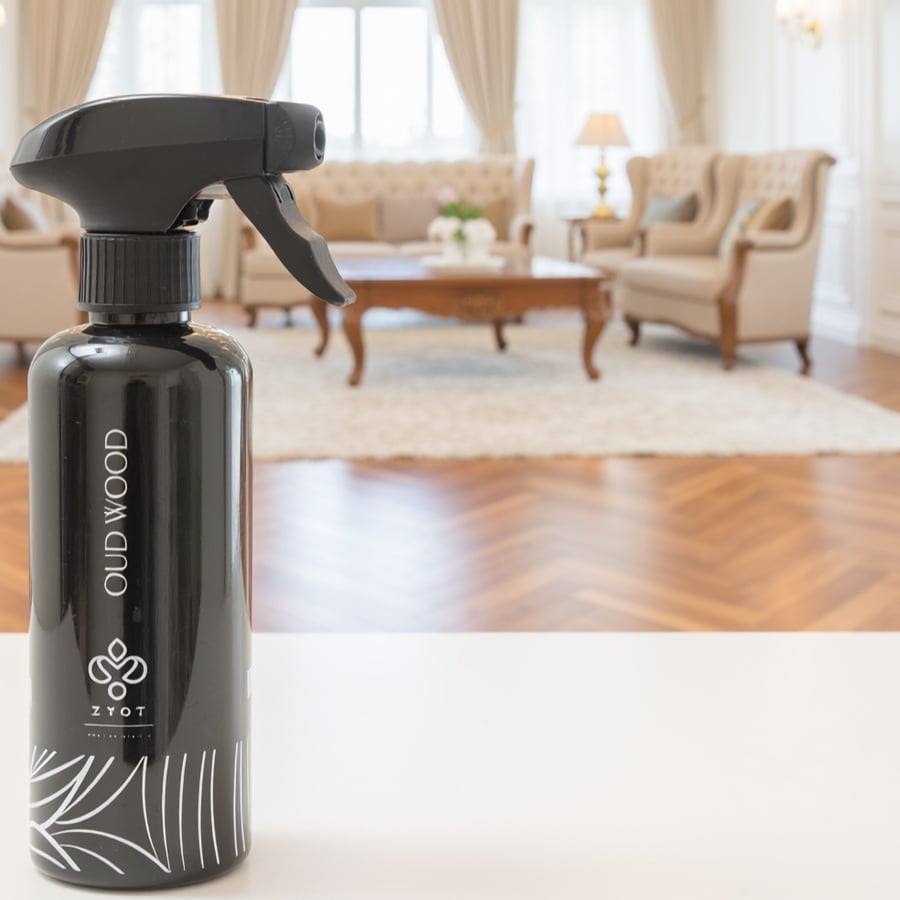 معطر برائحة العود بالأخشاب - حجم العبوة 350 مل
