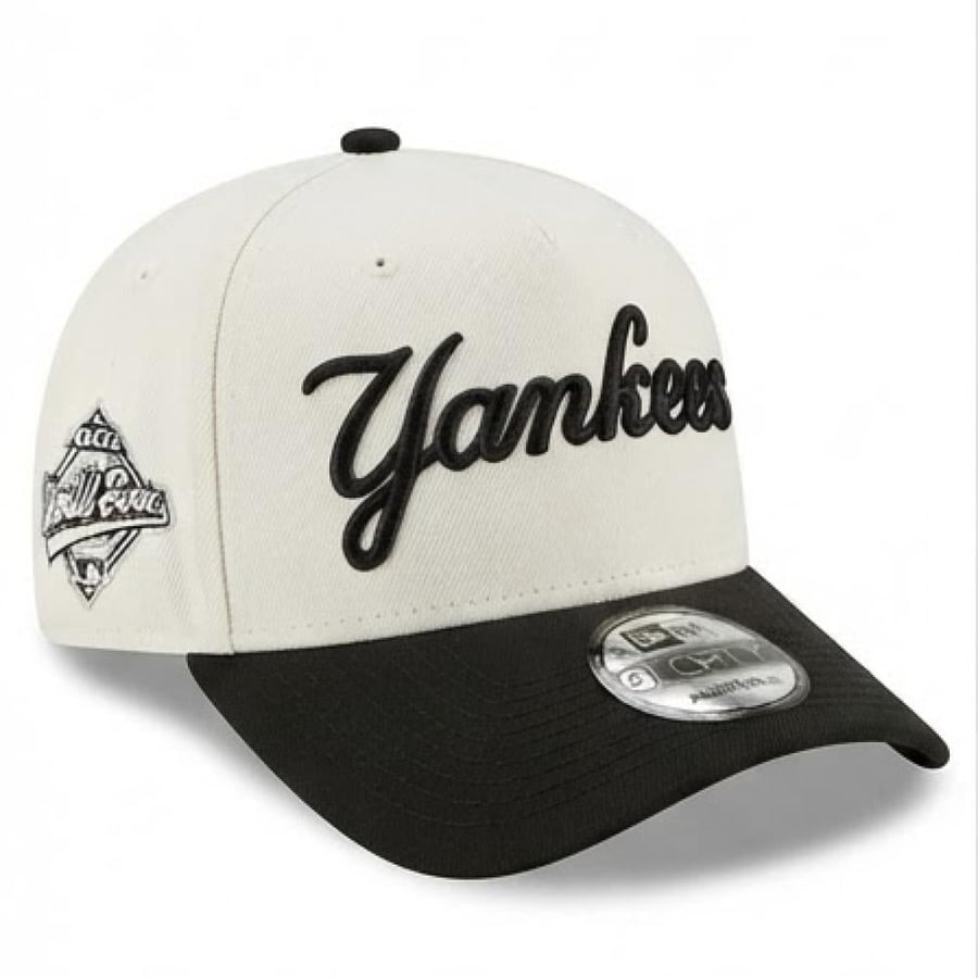 كاب "نيويورك يانكيز" - بيج وأسود بخط "Yankees" المائل (NY Yankees - Beige & Black Script Cap)