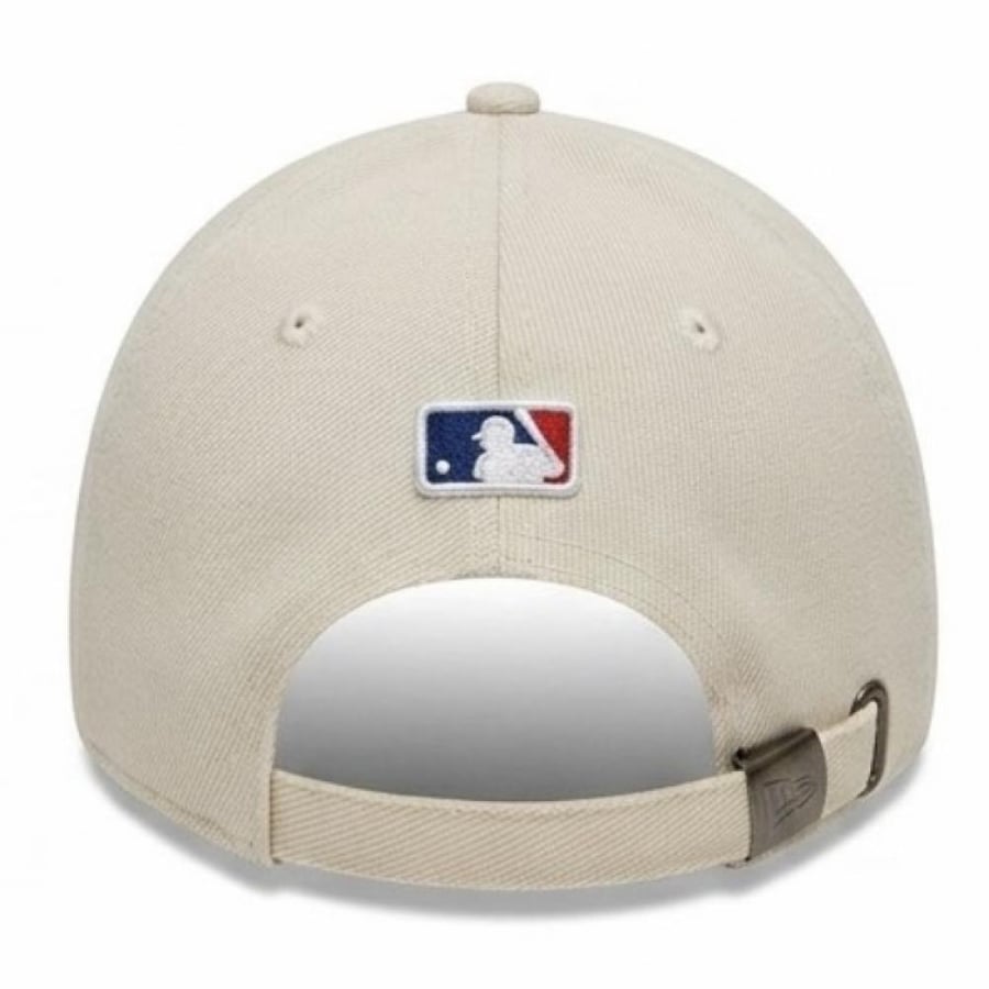 NY cap, light beige with white embroidery