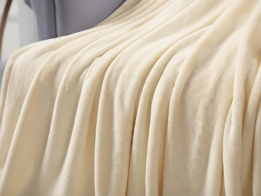 بطانية دفء شتوي سادة مقاس مفرد ونص - كريمي