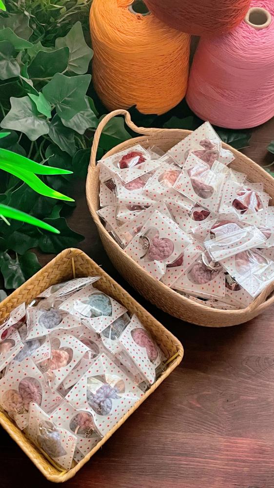 ميداليات قلب ملونة ( عشوائي )