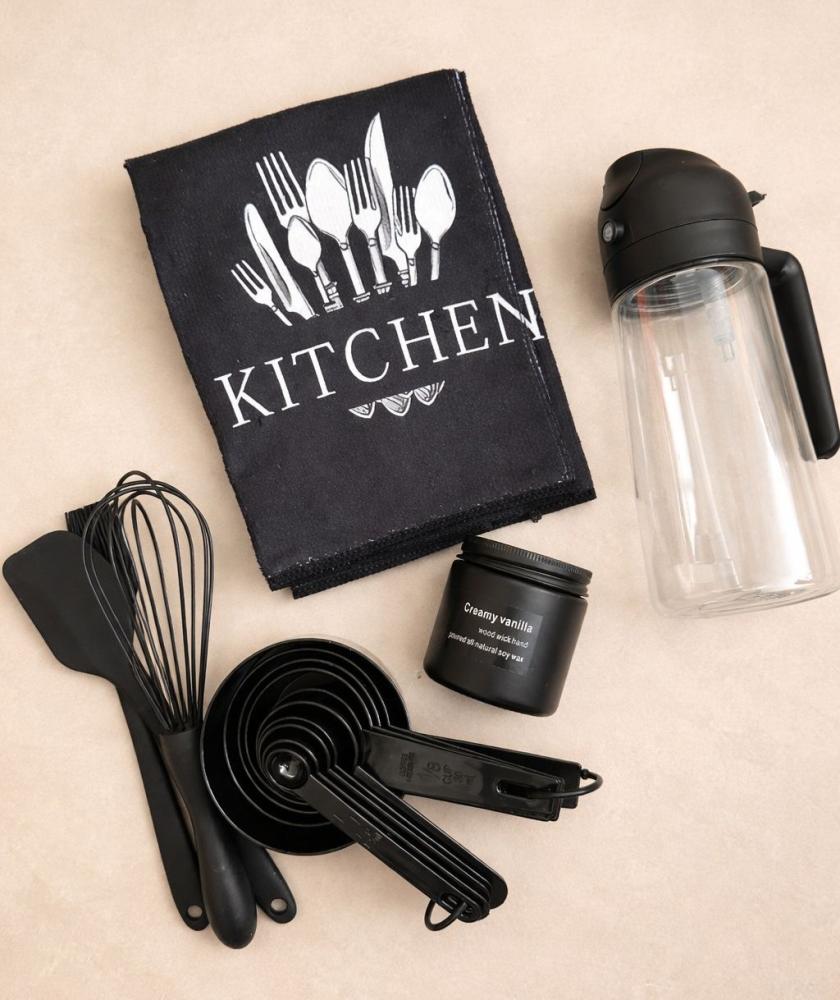 A gift in black