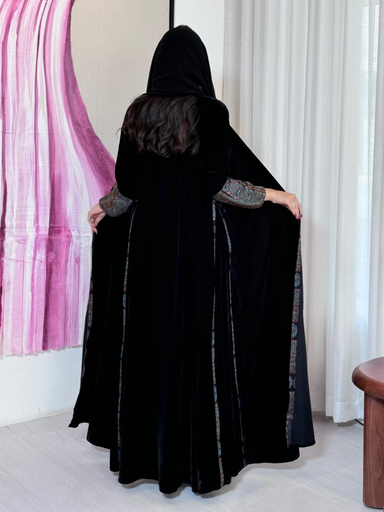 عبايه مخمل شتويه