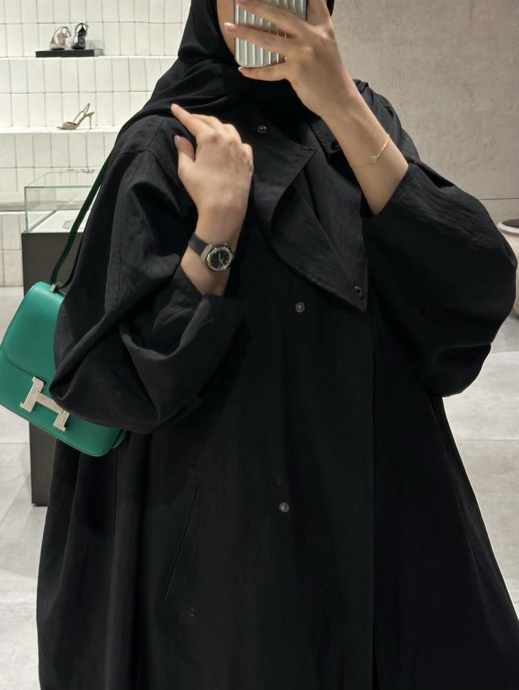 عبايات سوداء