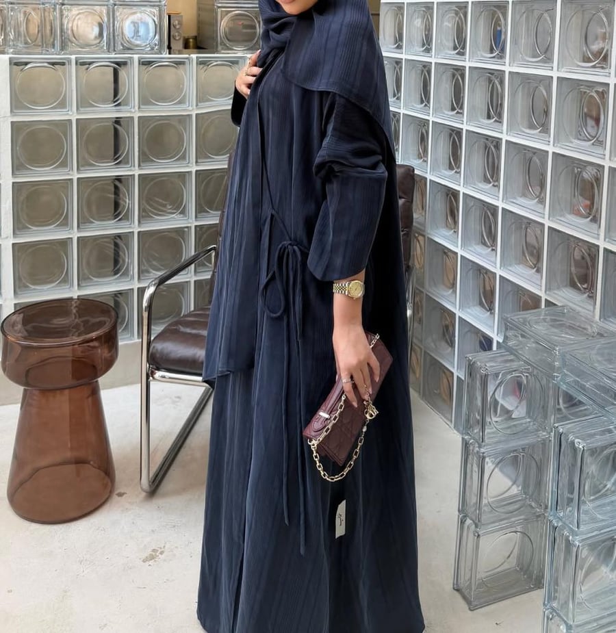 عبايات ملونه