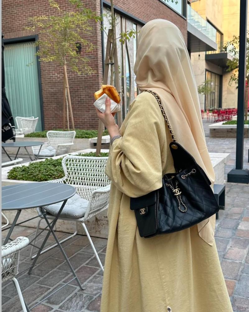 عبايات ملونه