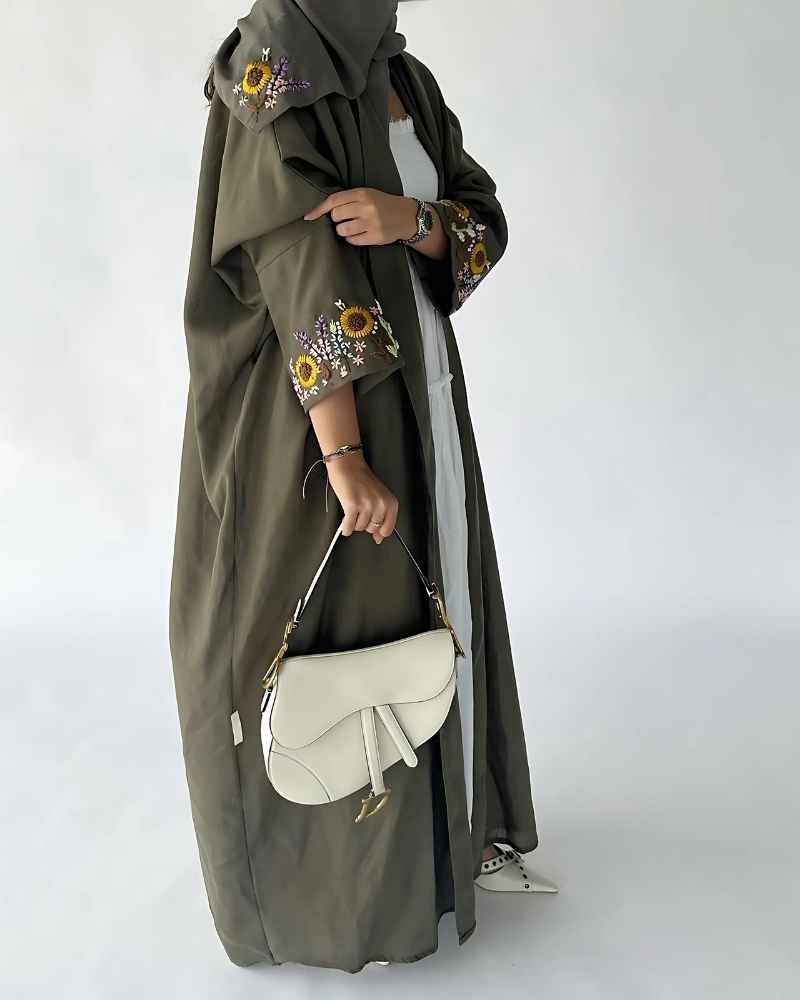 عبايات ملونه