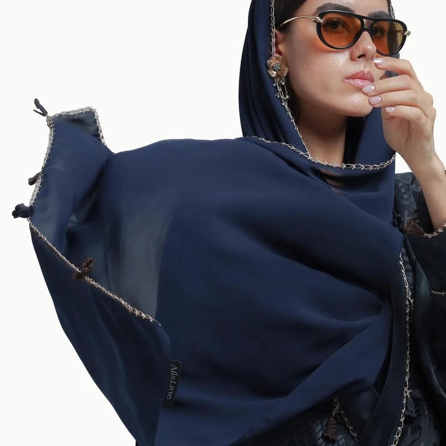 AB0150 – عباية بشت مع تفاصيل كورشيه