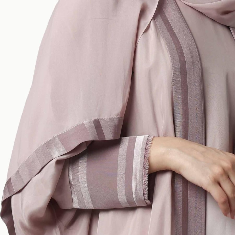 AB0124 – عباية نص بشت كريب + ياقة تفتة صالونة