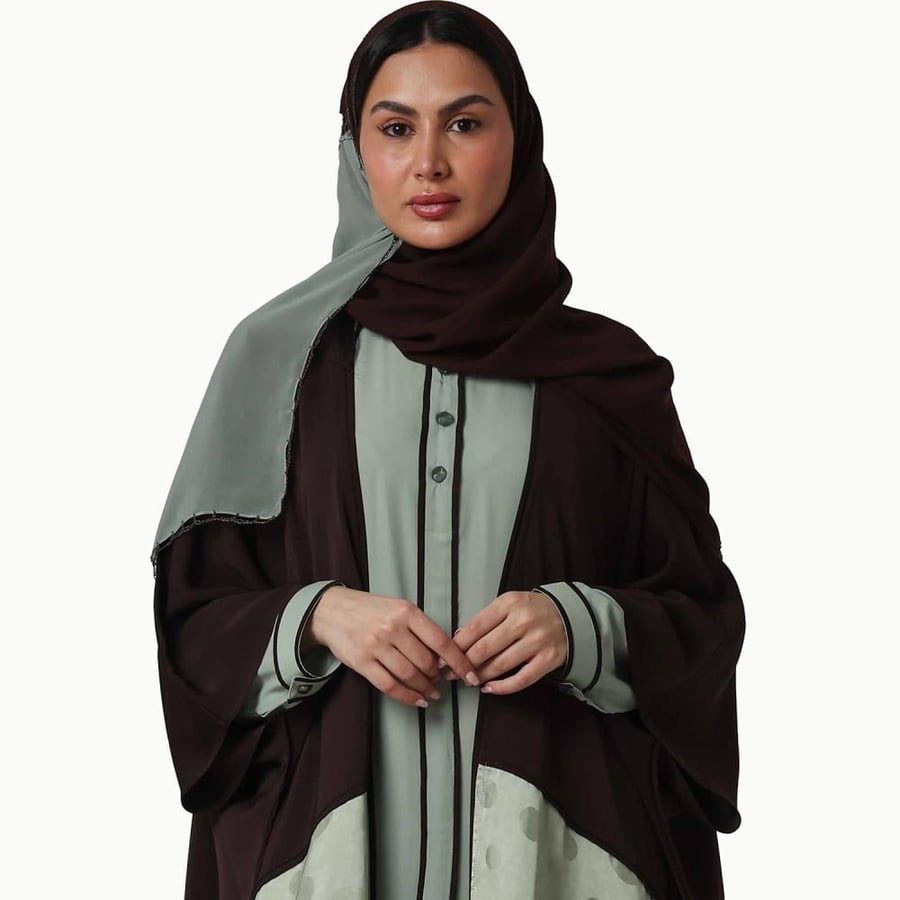 AB0109 – عباية بشت مع فستان ستايل قميص بستاشيو