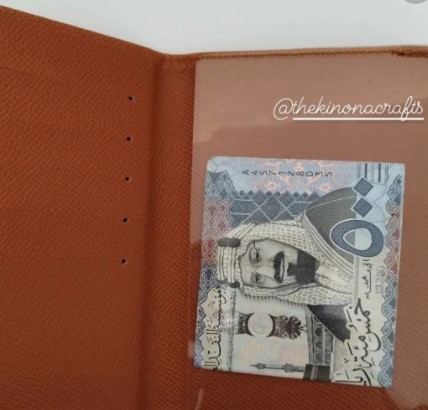محفظة مع الطباعة