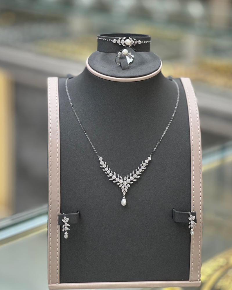 طقم تصميم الالماس 18k